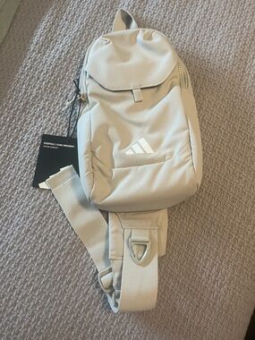 Essentials 3 sling crossbody